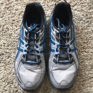 Men’s size 10 ASICS Gel Venture 6